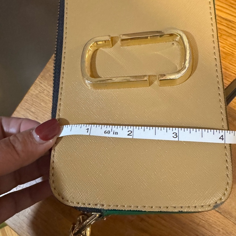 Marc Jacobs Stylish Cream and Black Crossbody Bag - Picture 9 of 14